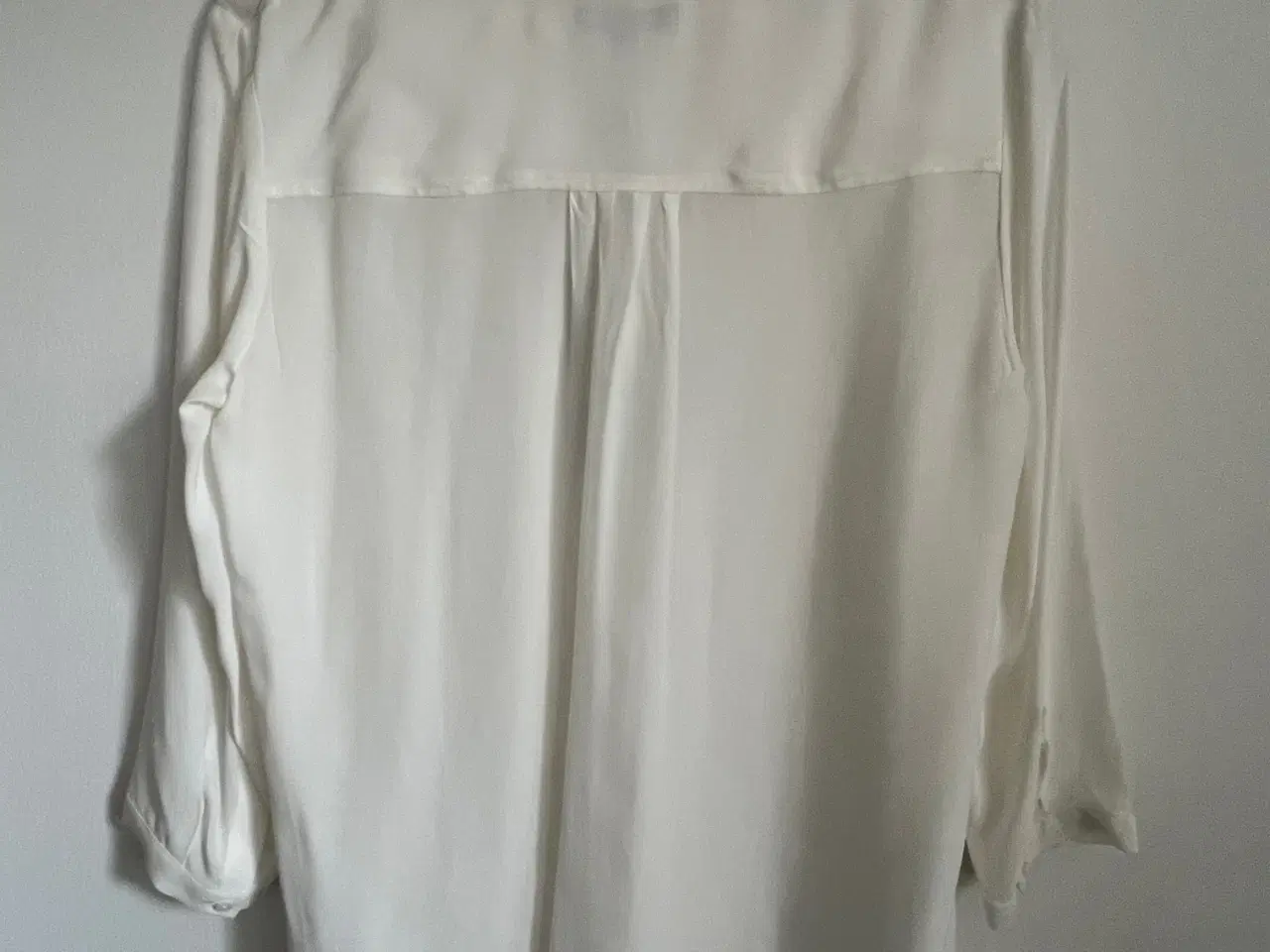 Billede 2 - Bluse med 3/4 ærme