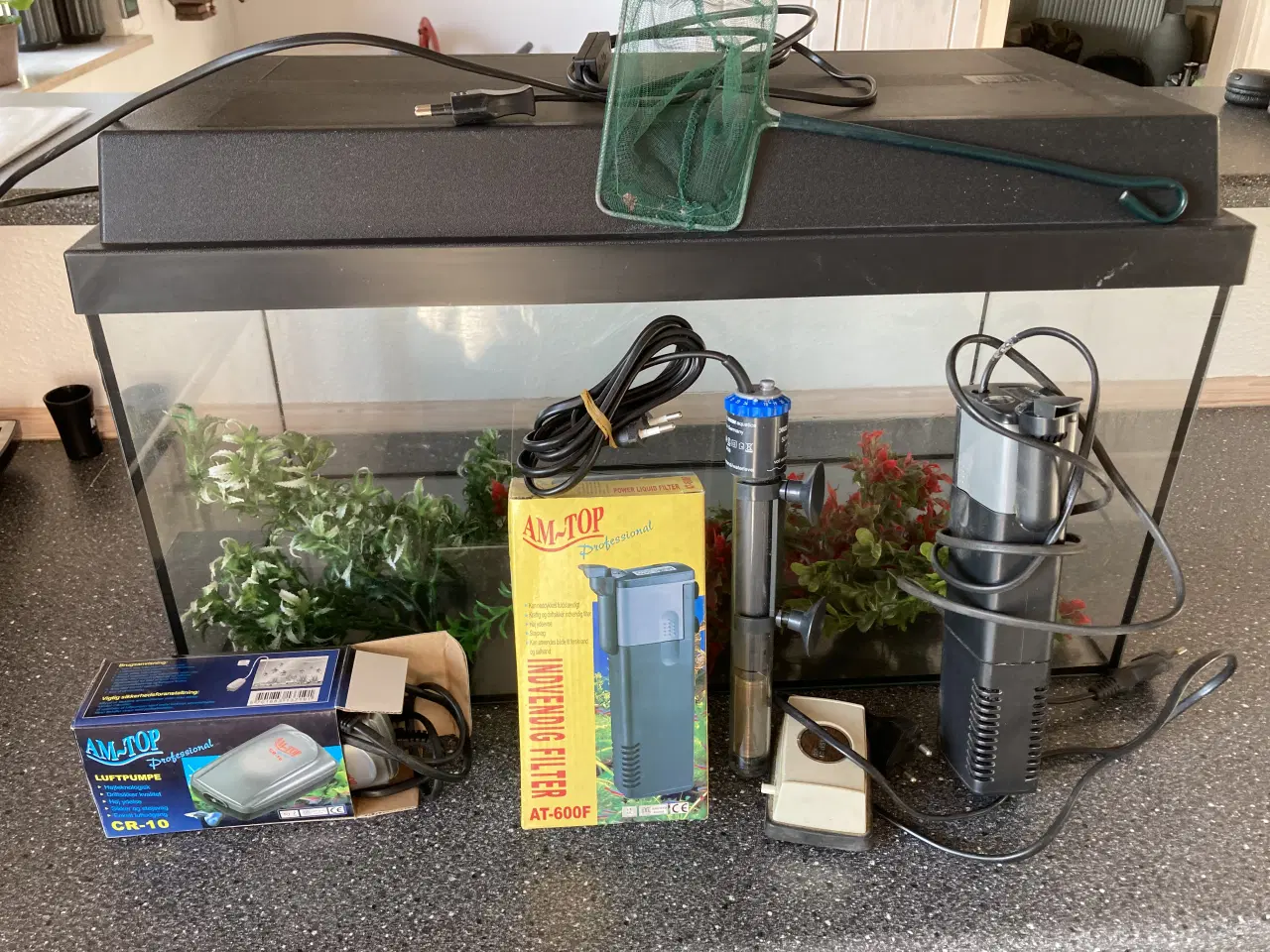 Billede 1 - Akvarie med tilbehør 