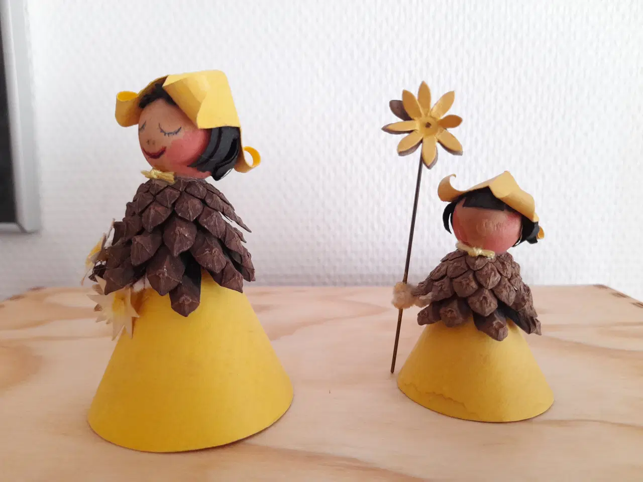 Billede 1 - Gl. flot fajance  hane/høne eller 2 figurer 