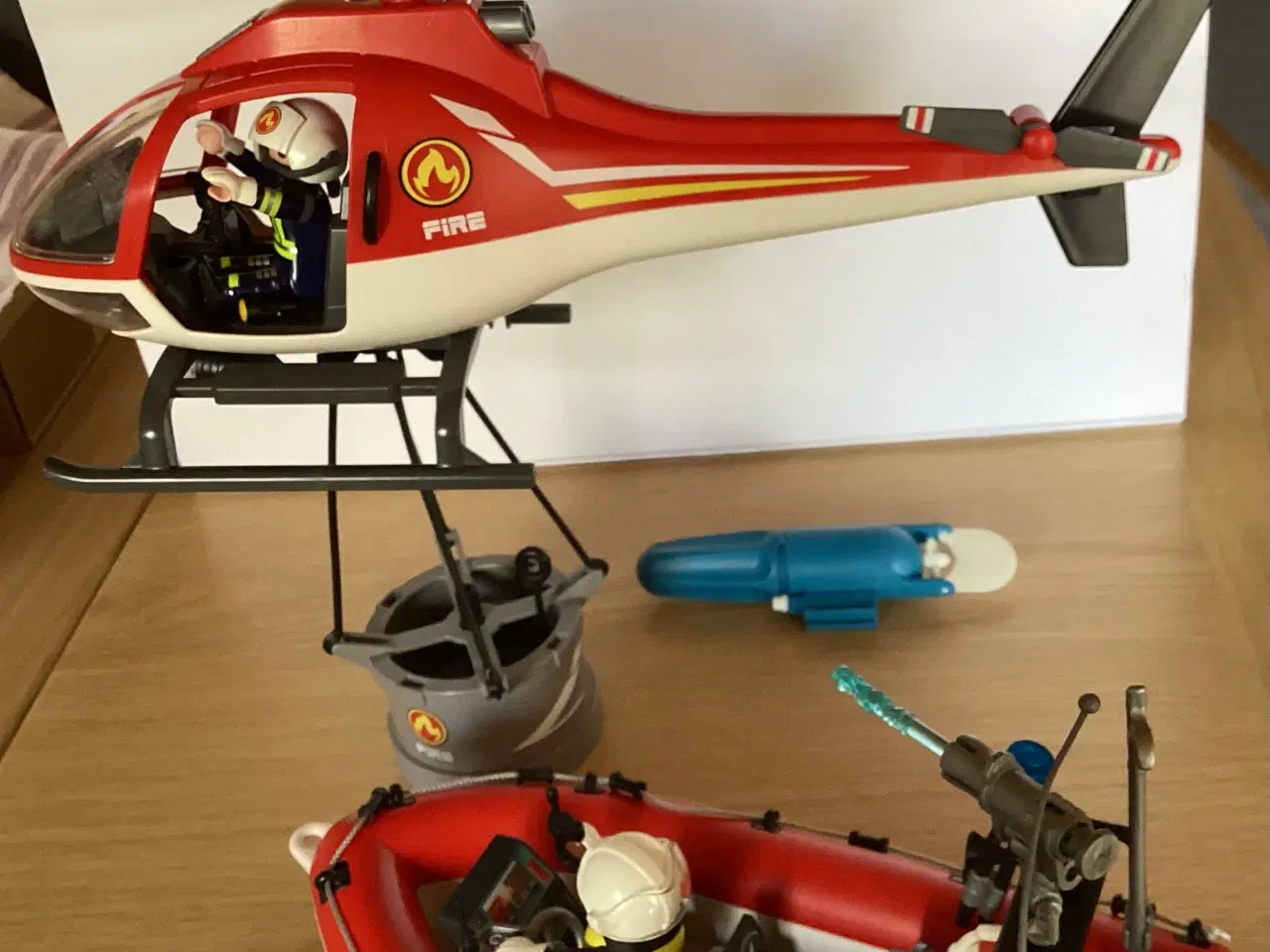 Billede 5 - Playmobil nr. 70335 Brandberedskab med helikopter 