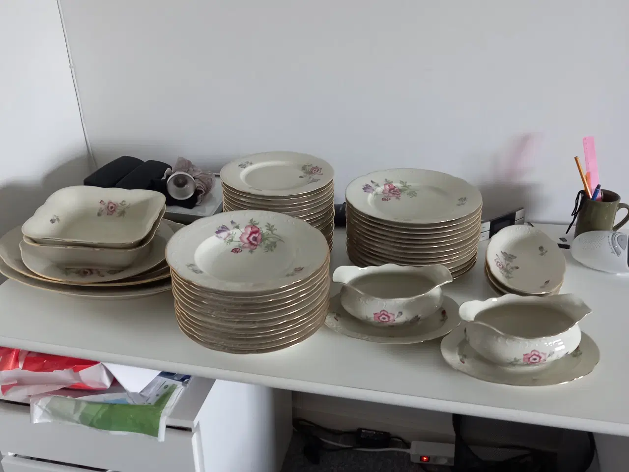 Billede 2 - Kaffe og spisestel.