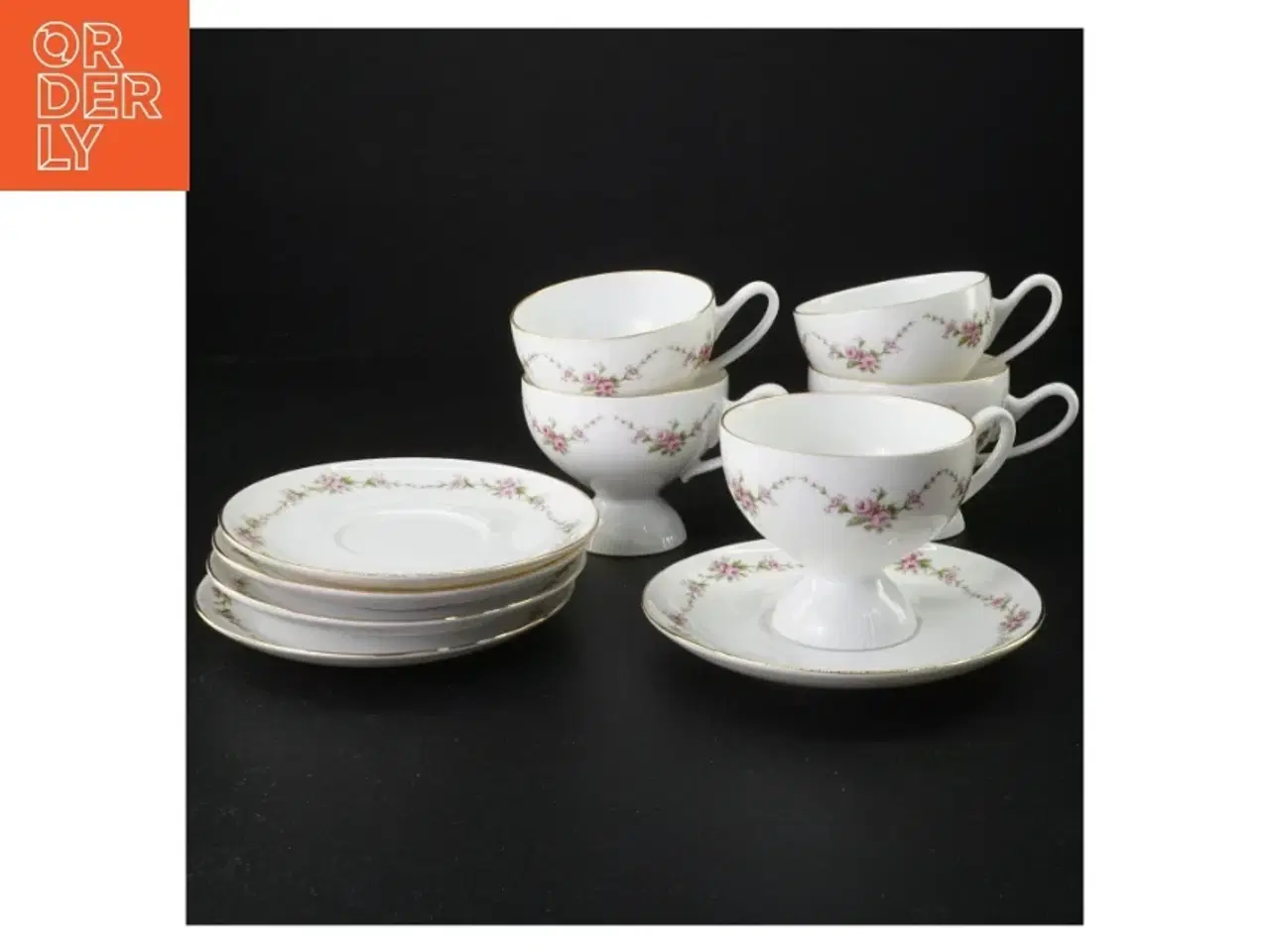 Billede 1 - 5 porcelænskopper og underkopper med blomstermotiv fra Benedikte (str. Diameter 13 cm kop 7 x 10 cm)