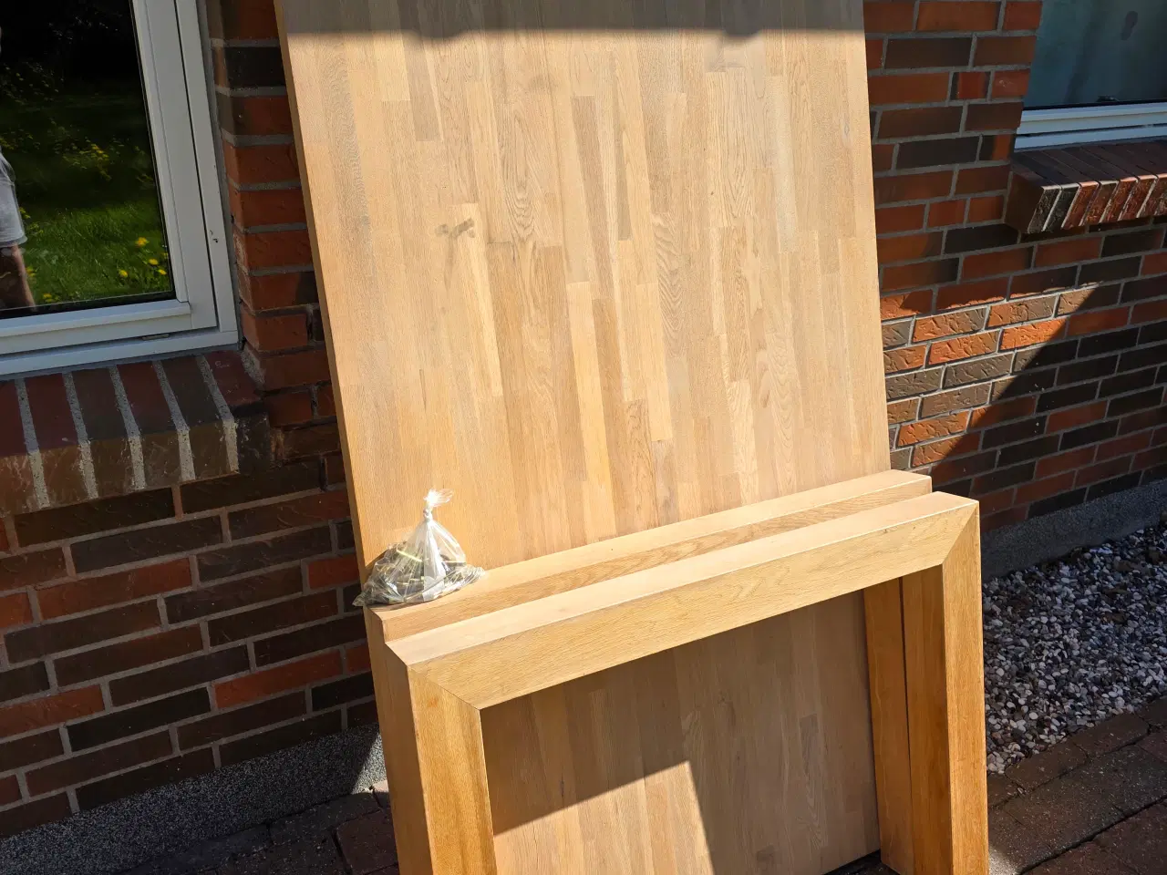 Billede 3 - Solidt Spisebord Af Træ – God Stand