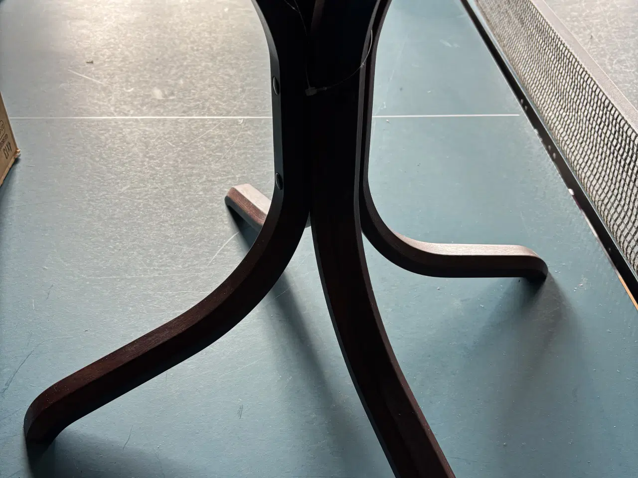 Billede 2 - Lille rundt bord i mørkt træ