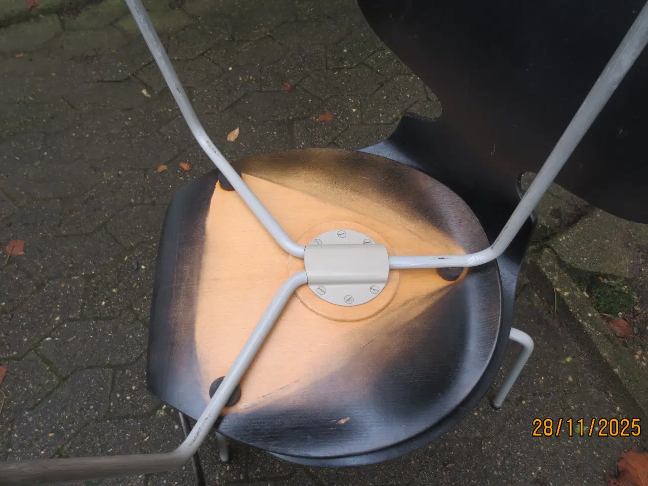 Billede 5 - 2 stk Myre stole Nummer 3100 med 3 ben 