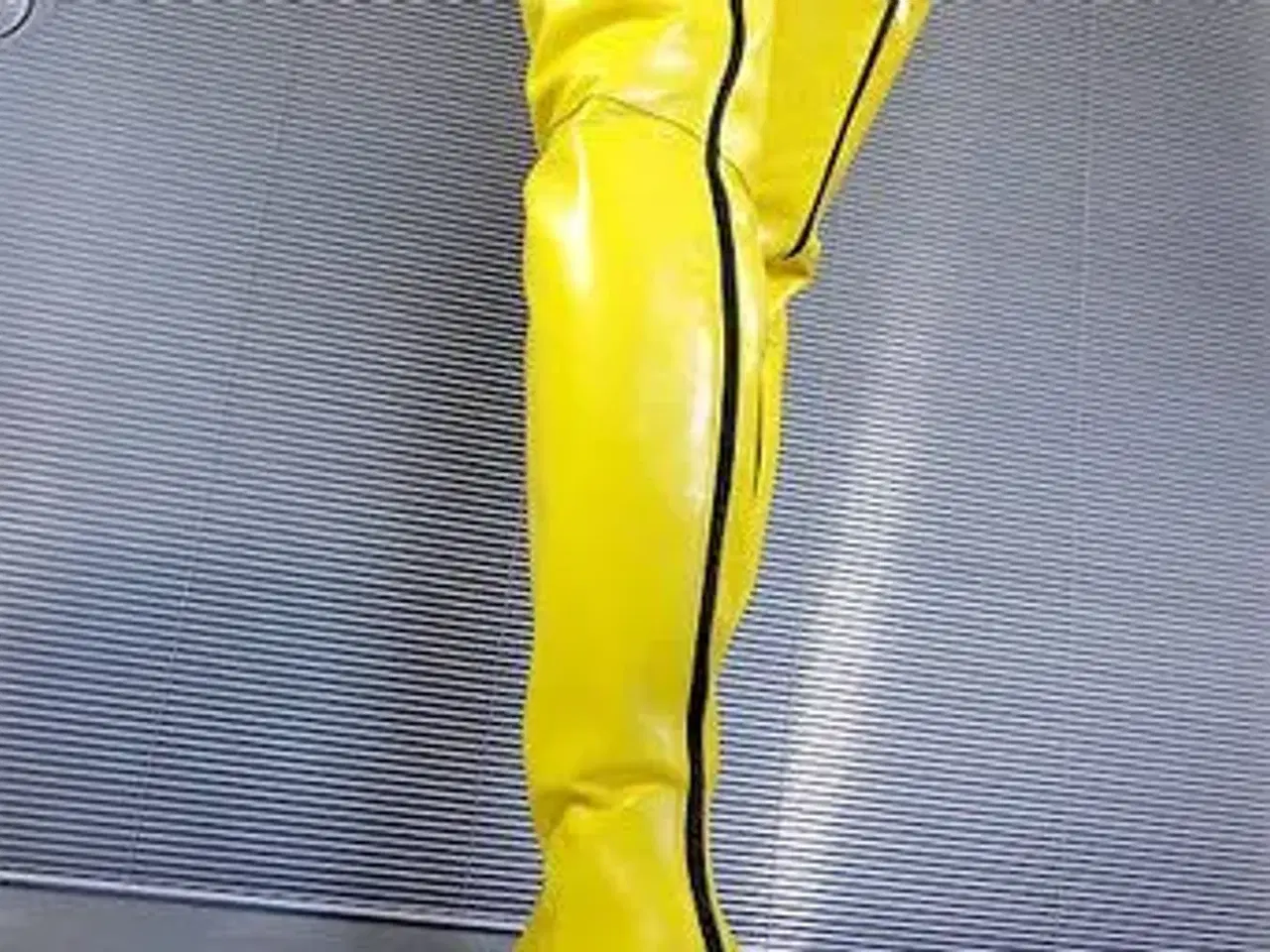Billede 1 - Lårlange skridtlange gule overkneestøvle