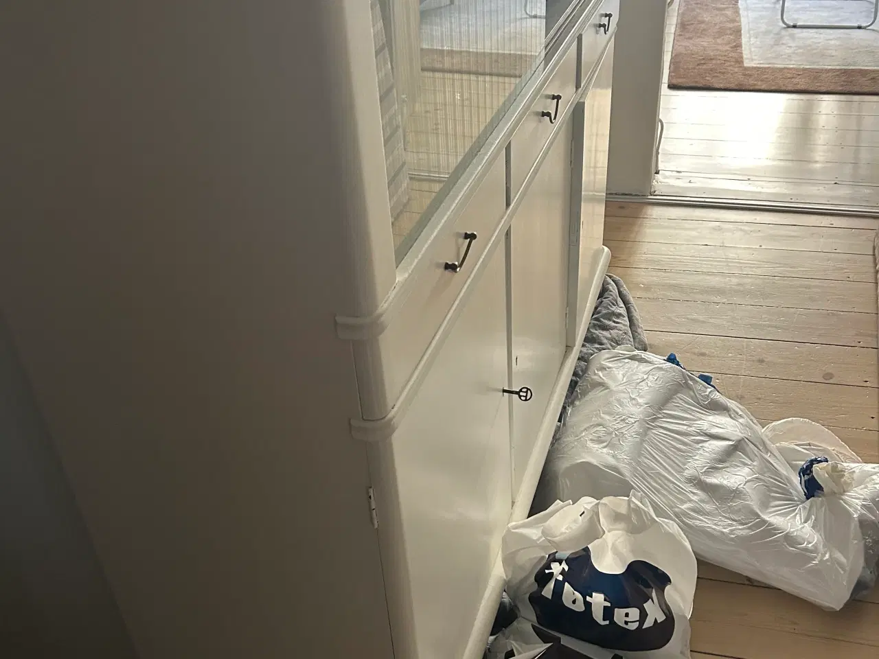 Billede 1 - Gammelt skab med flotte skydeglas