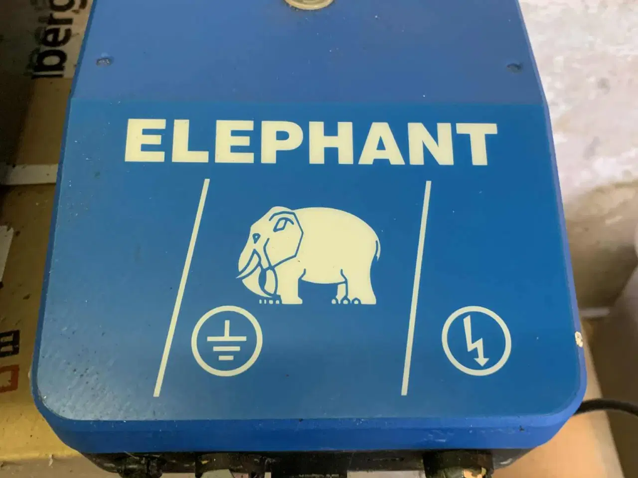 Billede 1 - El hegn/spændingsgiver med spændingsmåler