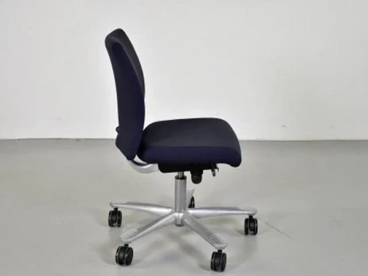 Billede 4 - Häg h04 credo 4200 kontorstol med sort/blå polster og alugråt stel