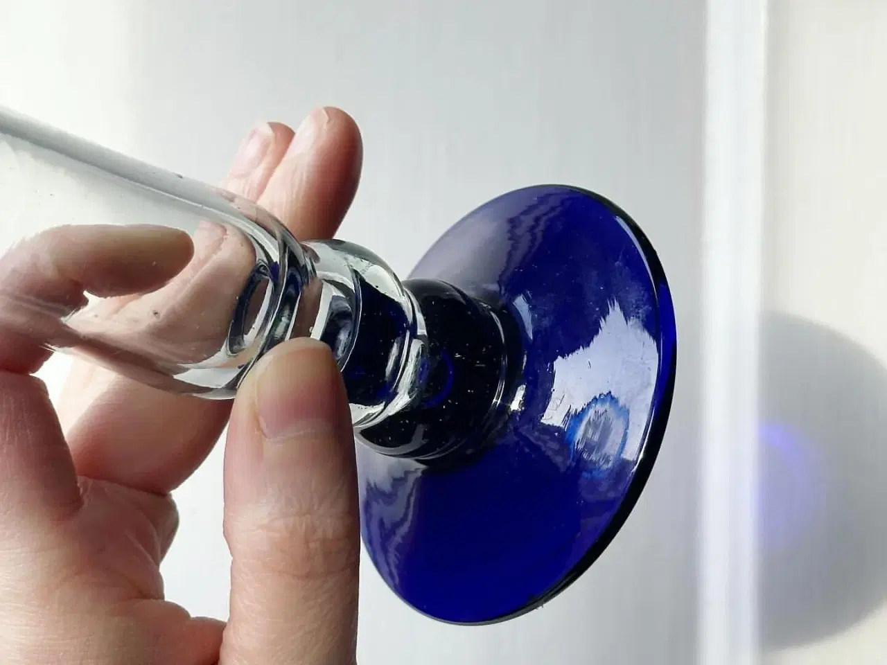 Billede 4 - Lille glasvase, klar og blå