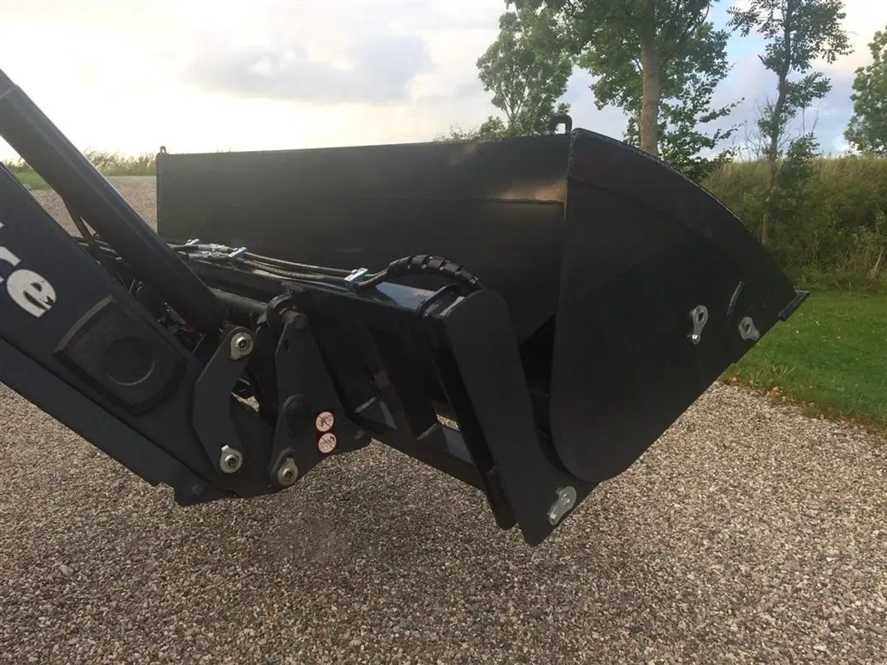 Billede 1 - - - - J-Maskiner 2400 Højtipskovl