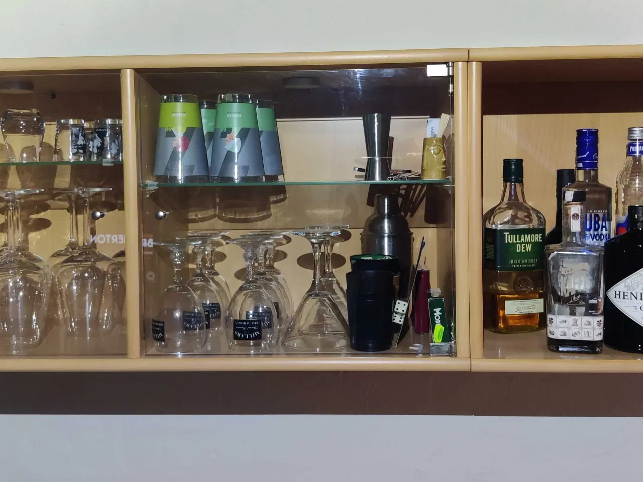 Billede 3 - Væghængt vitrineskab 