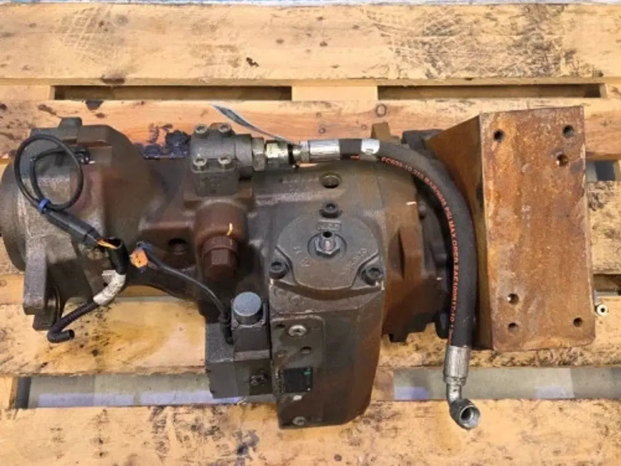 Billede 13 - New Holland T8.320 Hydrostatisk Pumpe 84393724