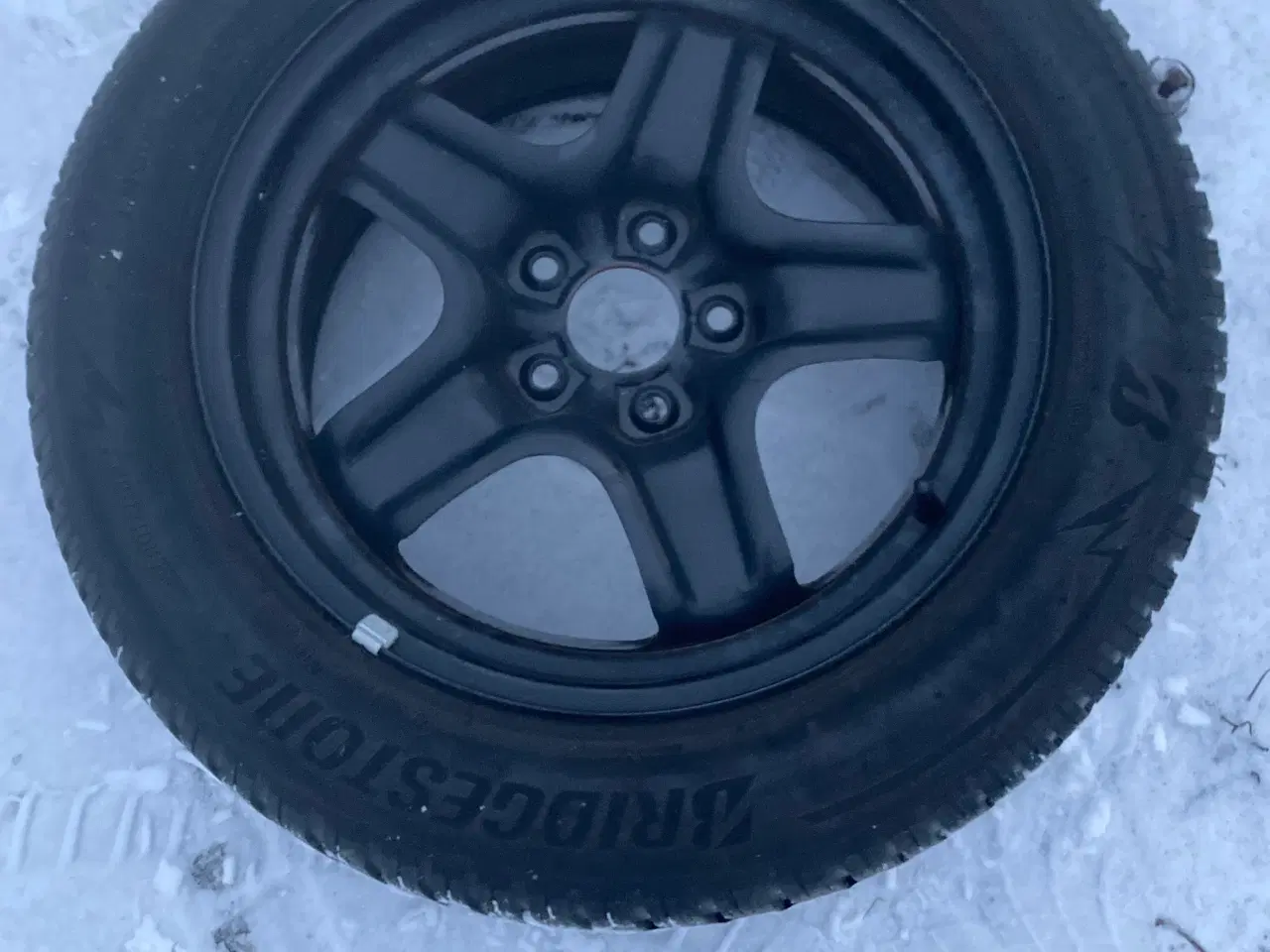 Billede 1 - 4 stk Vinterdæk og fælge. Som nye. Kun 2 år gamle.