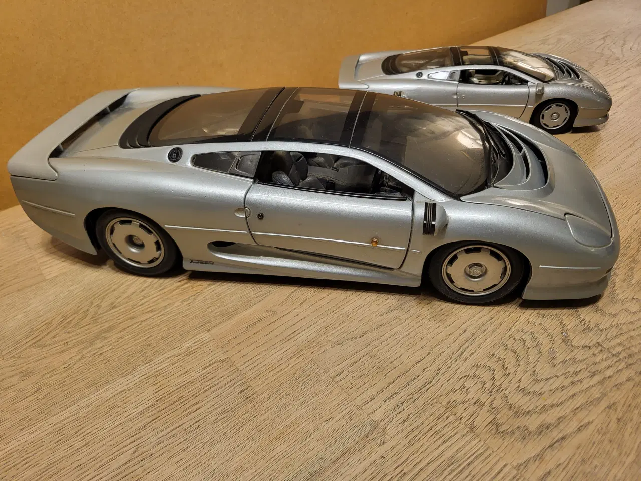 Billede 4 - Modelbiler Jaguar XJ220-1992 (str. 1:12)