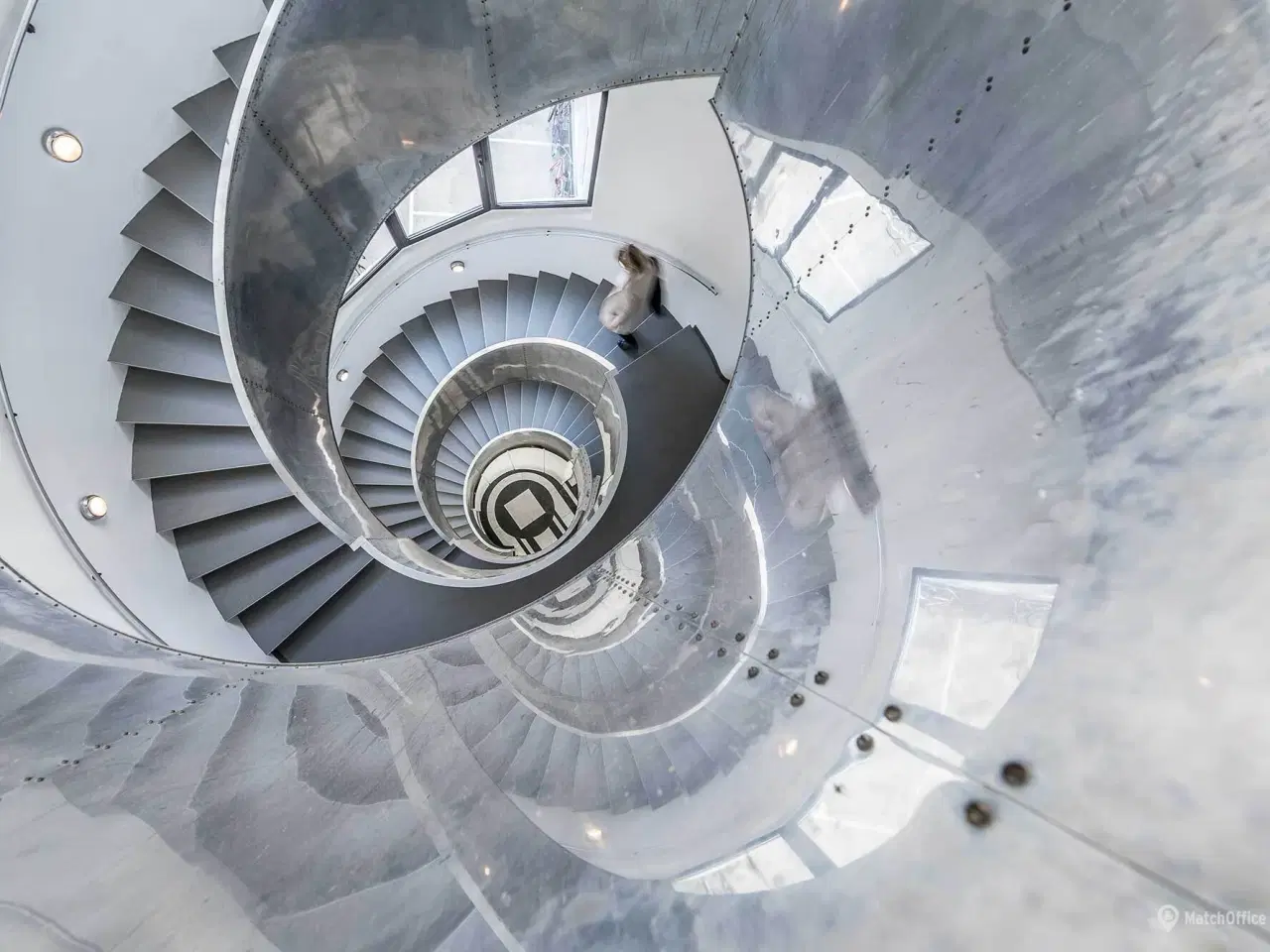 Billede 2 - Markant og eksponeret kontorhus med nem adgang til offentlig transport og parkeringsmuligheder.