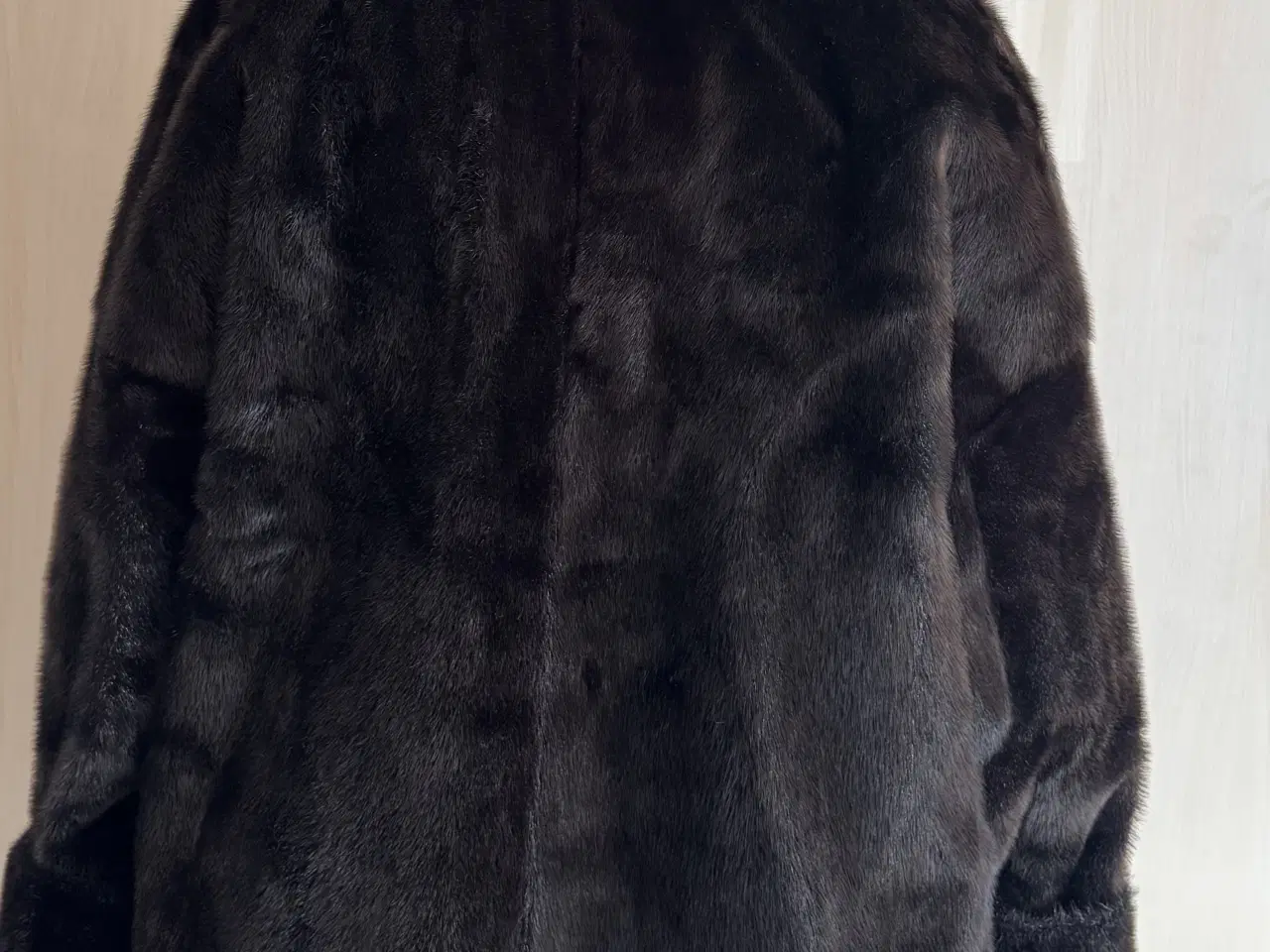 Billede 3 - Flot jakke i grønlandsk sælskind