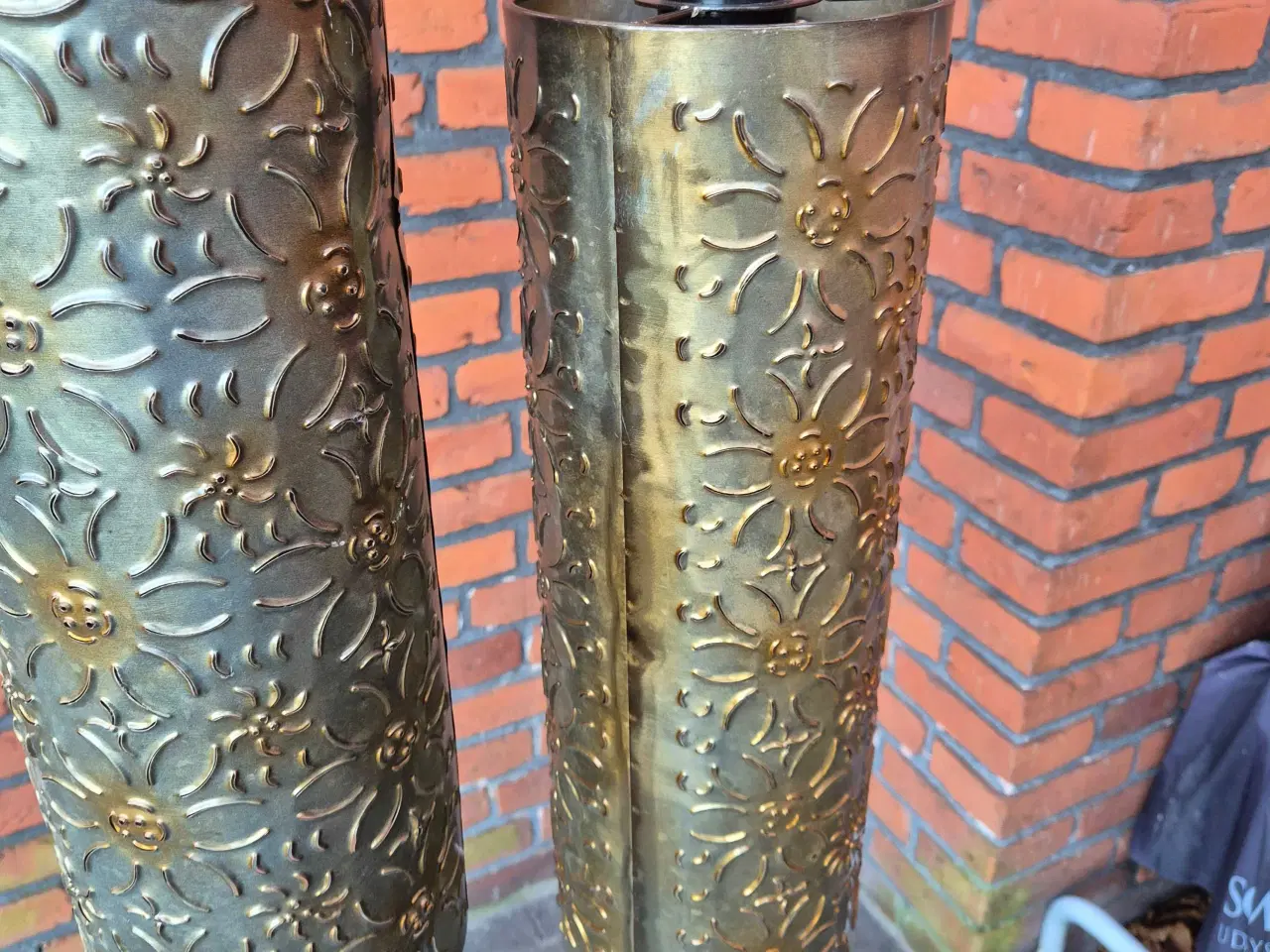 Billede 13 - Høje lamper med glade blomster-perforeringer 