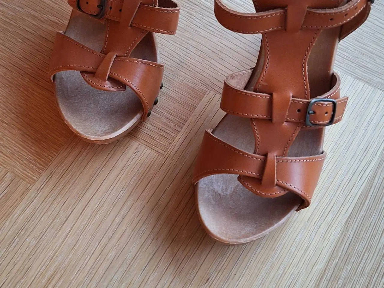 Billede 1 - Sandaler str. 38