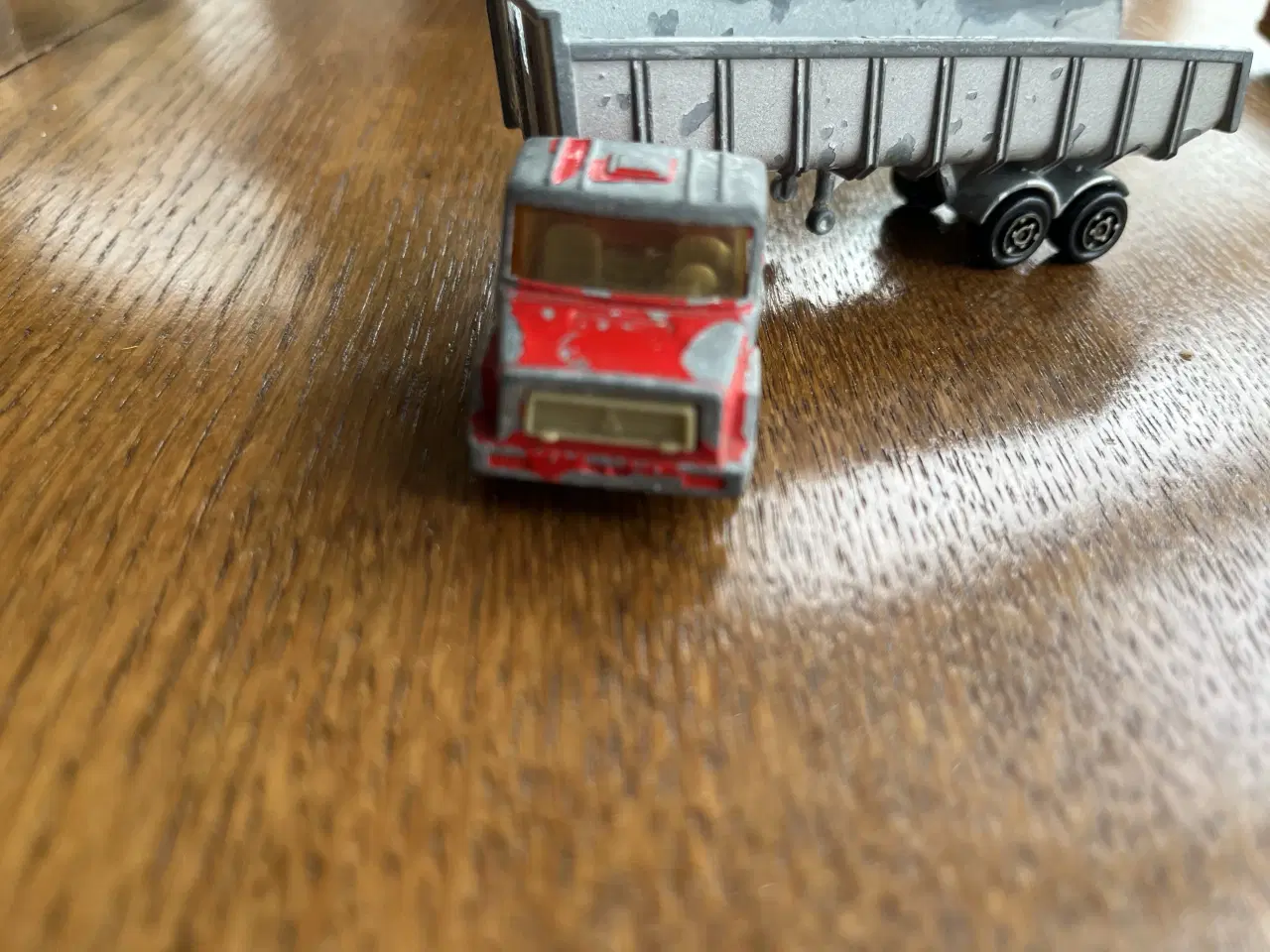 Billede 3 - Majorette trækker med grå lad