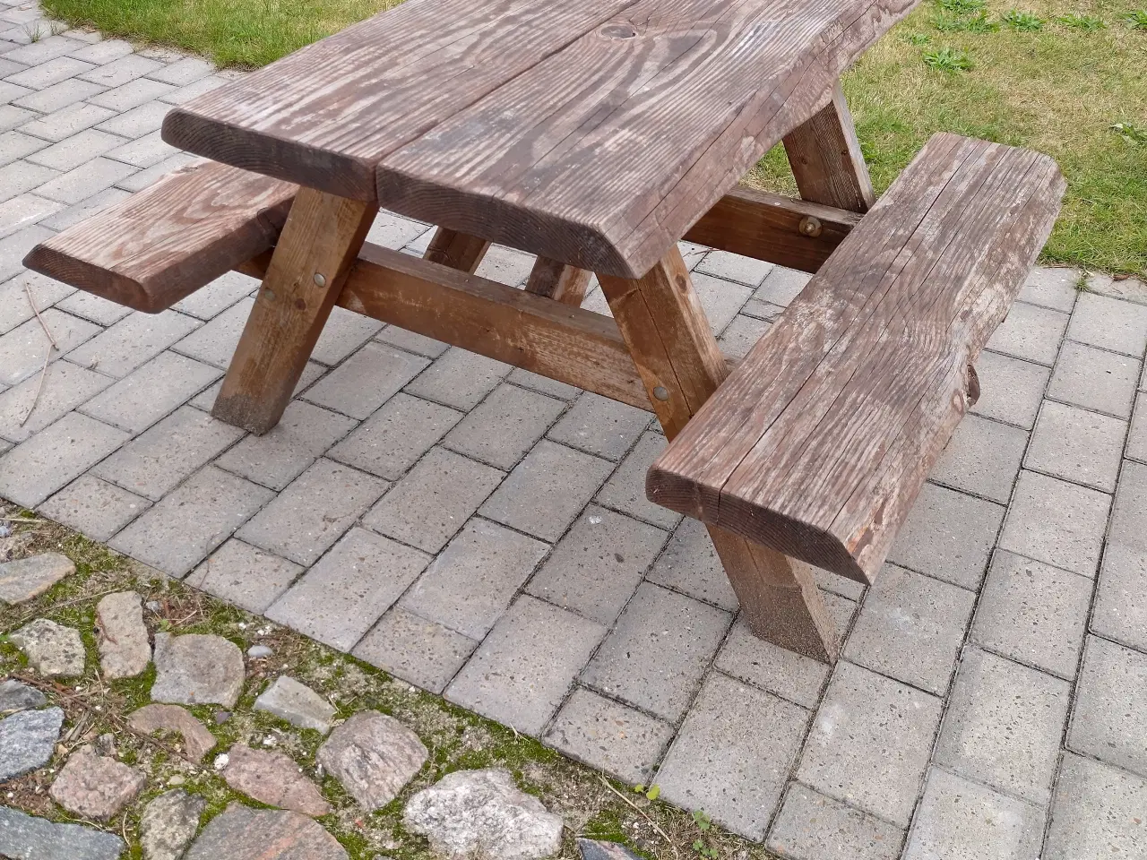 Billede 1 - Børne bord/bænk sæt i kraftig tømmer