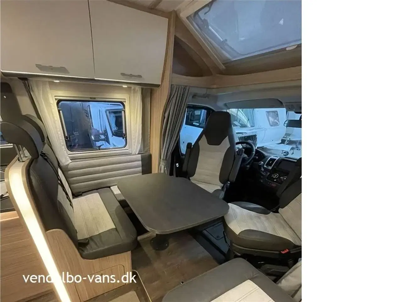 Billede 3 - 2021 - SunLight T 68 Adventure Edition   Enkeltsenge og stor garage - BEMÆRK KM