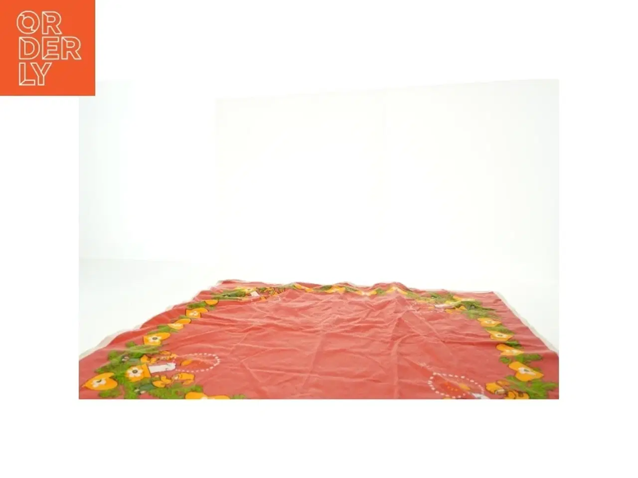 Billede 4 - Juledekorationsdug med nisser, lys og hjerter (str. 71 x 78 cm)