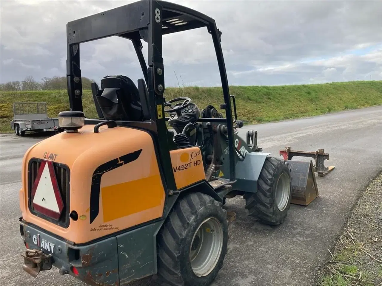 Billede 5 - Giant 452 T HD, Minilæsser. Skovl og Pallegafler