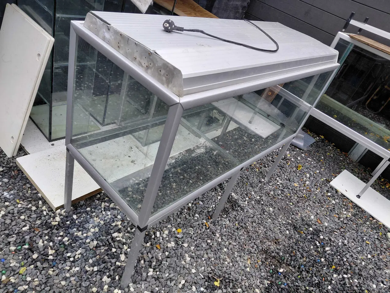 Billede 2 - Akvarier 325L 