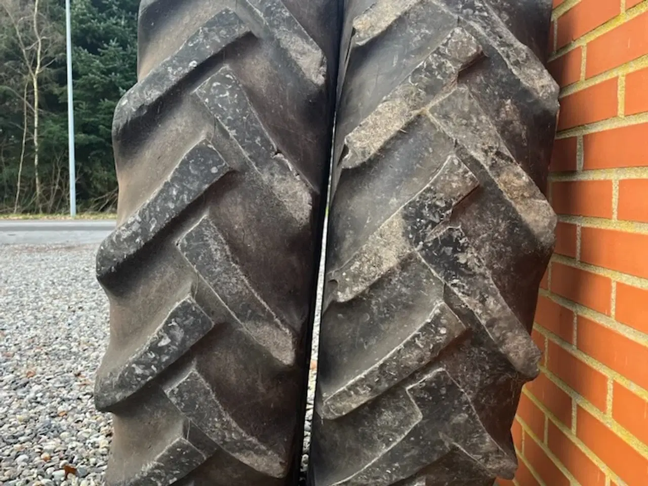 Billede 3 - Traktordæk 12.4/11-36 med slanger 