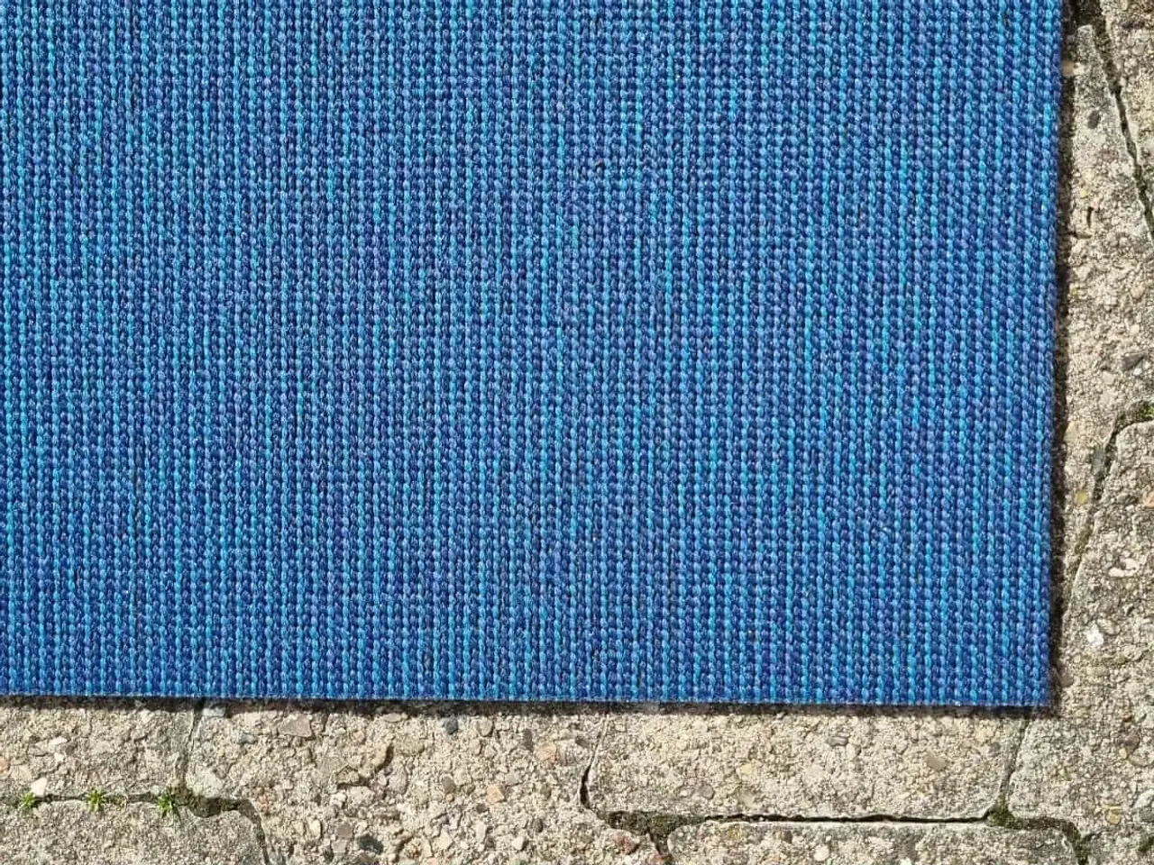 Billede 2 - Tæppefliser blå 50 x 50 cm. Pæn stand