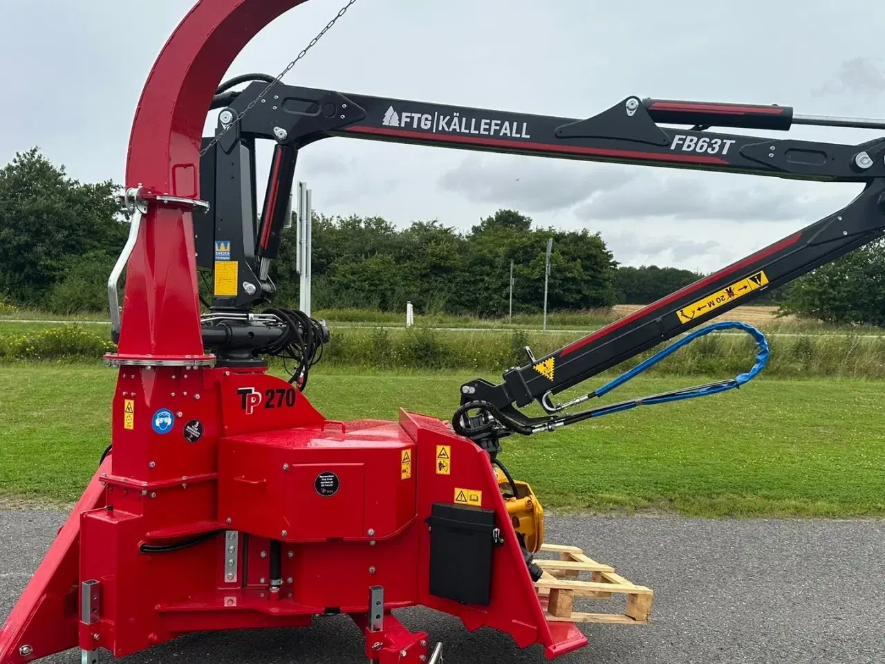 Billede 1 - TP 270 PTO K med FTG 6,3m kran med fjernbetjent joystick.