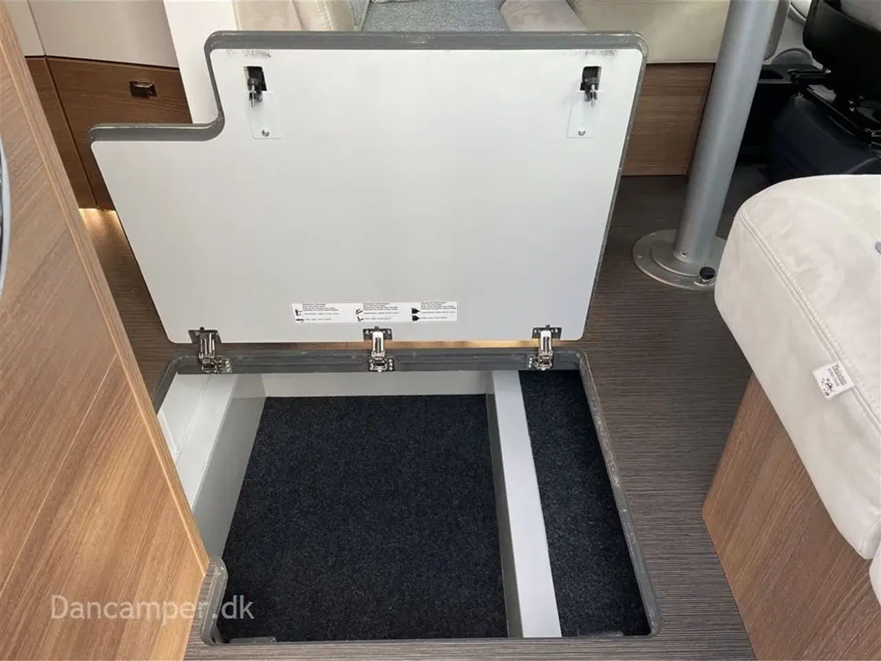 Billede 20 - 2020 - Carthago c-tourer I 144 LE   MESSEPRIS kr. 1.099.900,- spar 50.000,- Fantastisk helintegreret autocamper. 9-trins automatgear, automatisk klimanlæg i førehuse, Multimediasystem inkl. navigation og DAB+