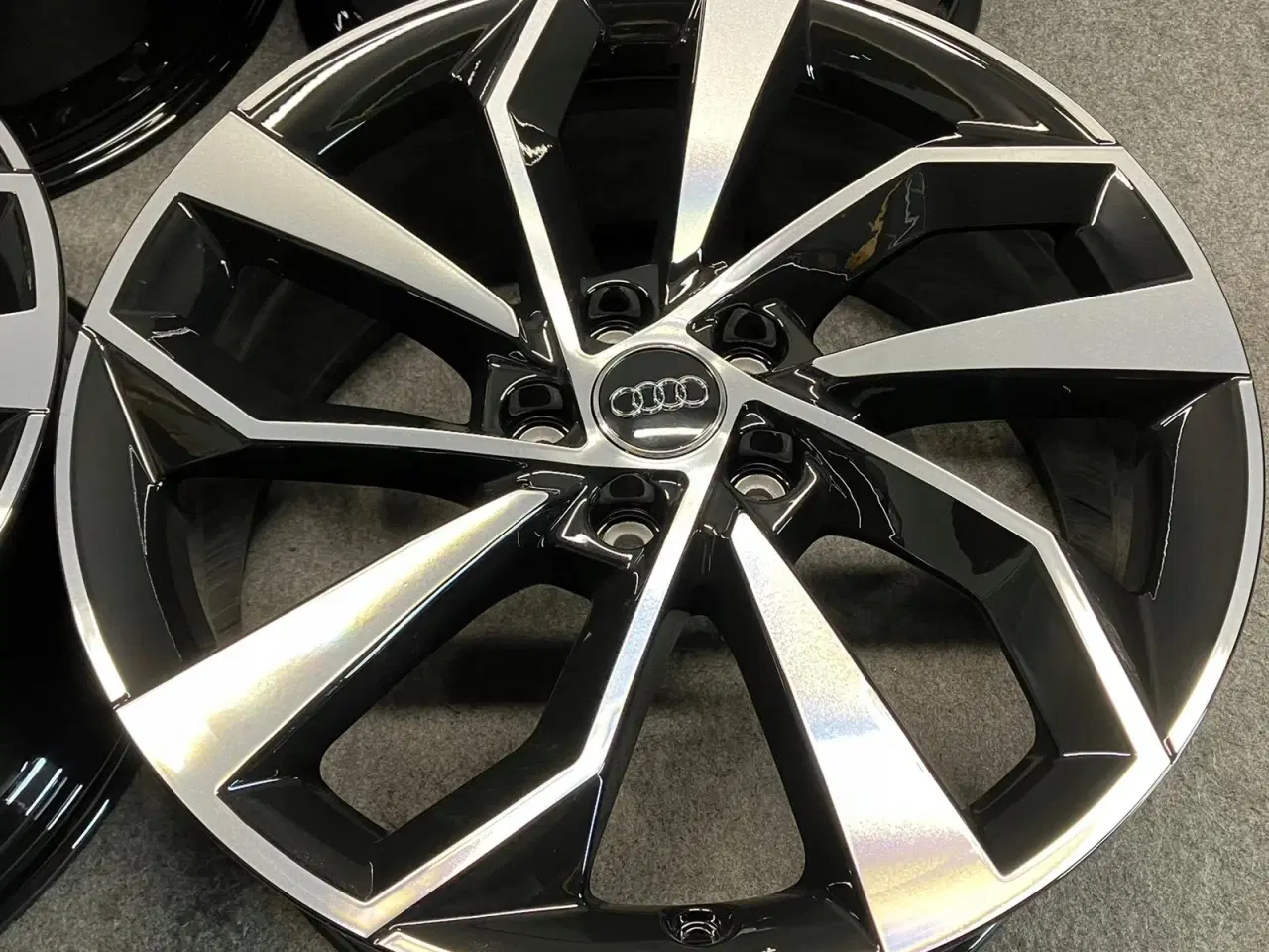 Billede 4 - ALUFÆLGE AUDI Q5 SQ5 80A 19"