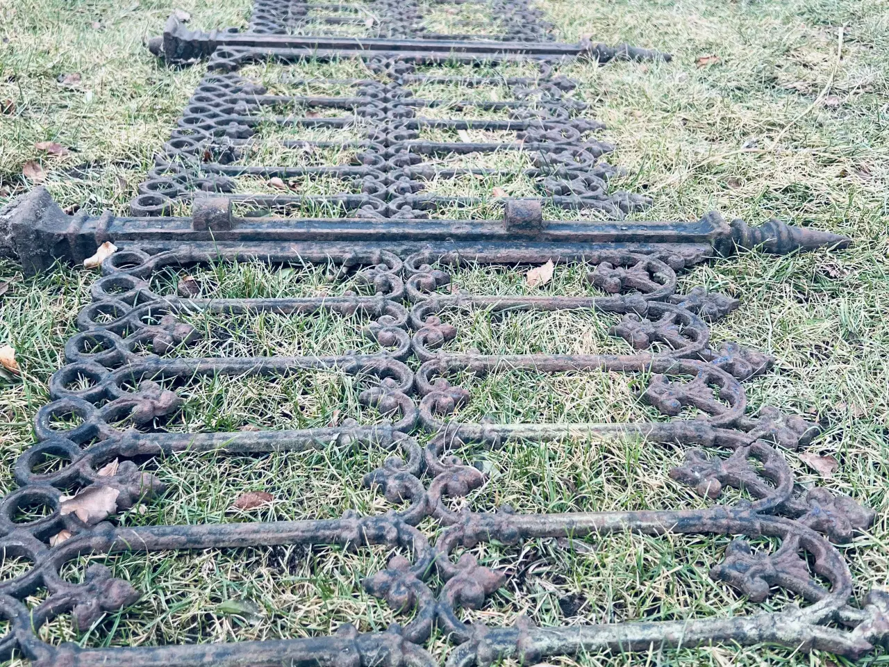 Billede 2 - Fra Nonnekloster. Støbejerns hegn. 3 meter.