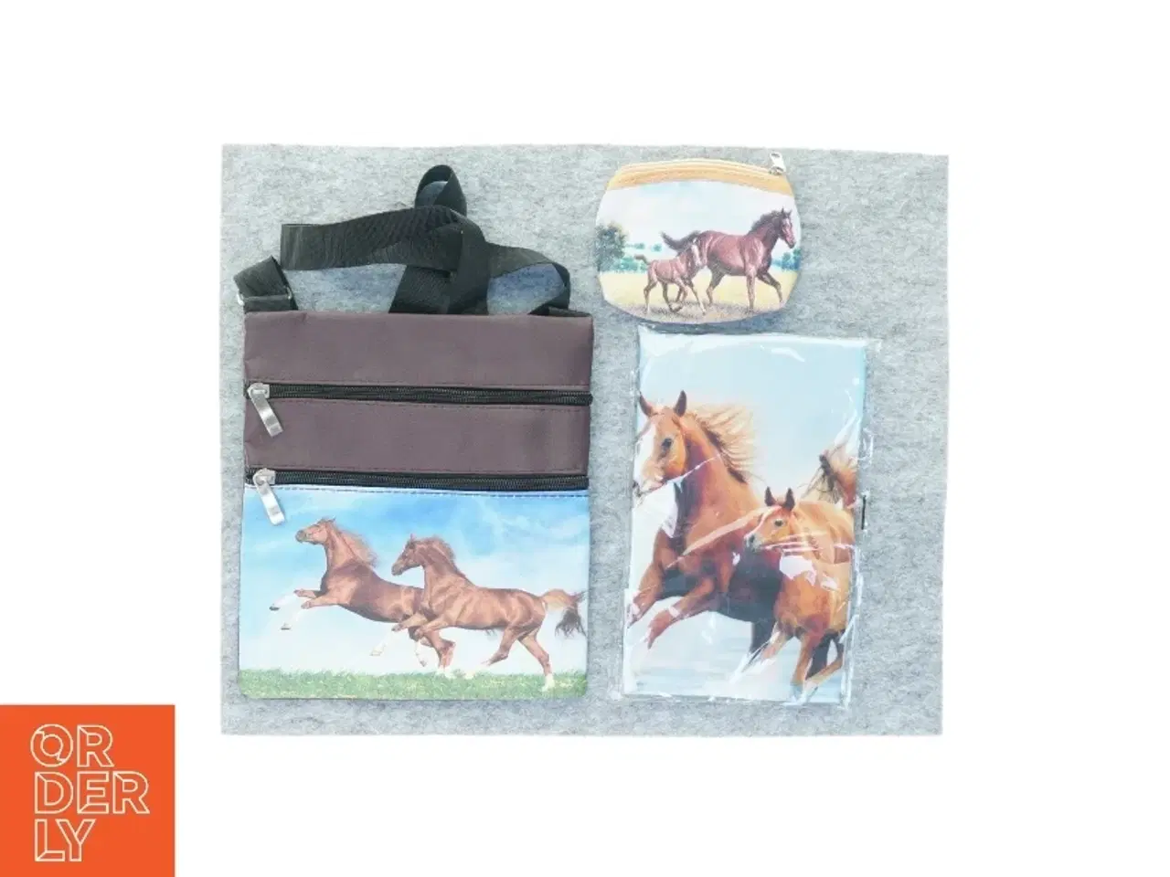 Billede 1 - Tasker og pung med heste motiv (str. 23 x 20 Og 21 x 14 Og 11 x 9)