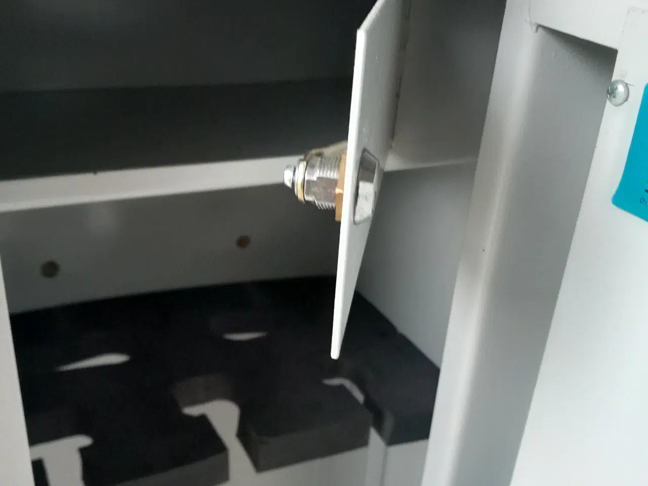 Billede 3 - VÅBENSKAB