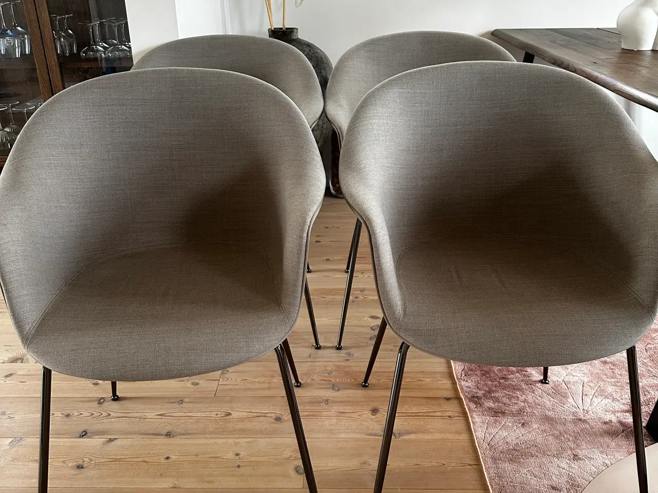 Billede 1 - 4xGubi Bat Dining Chairs