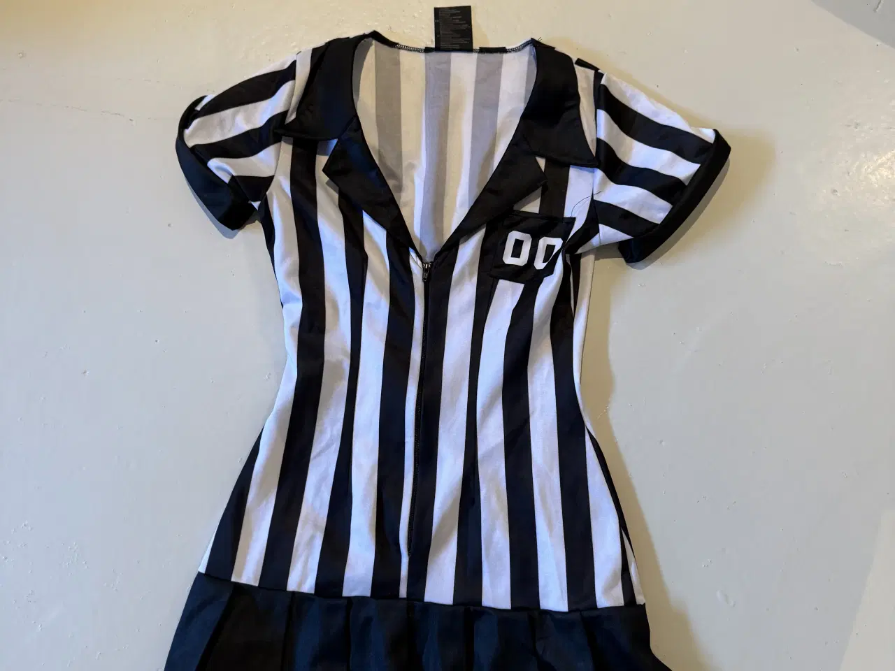 Billede 6 - Forskellige kostumer sælges byd.