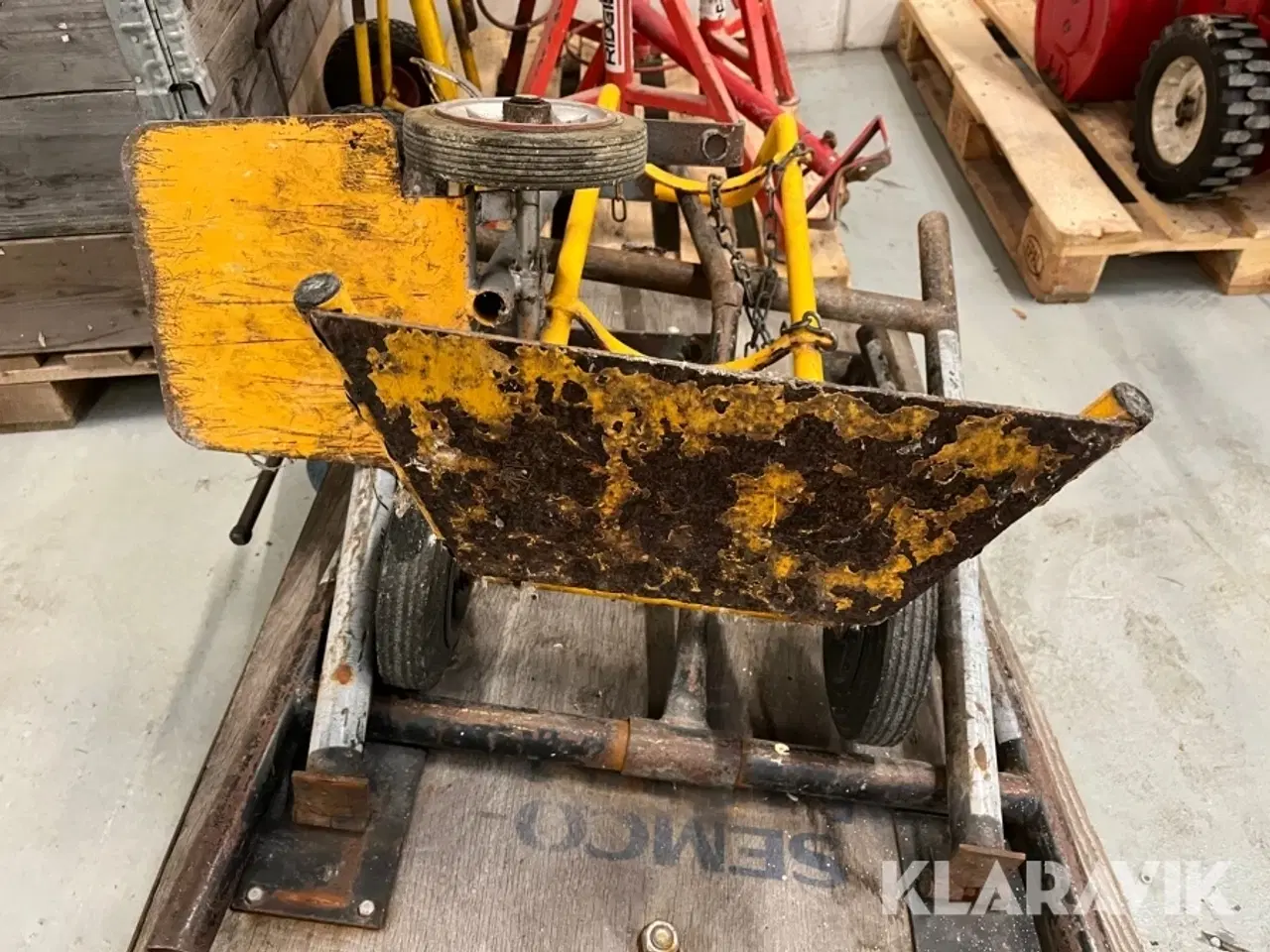 Billede 10 - Arbejdsborde, vogne og bukke/ruller