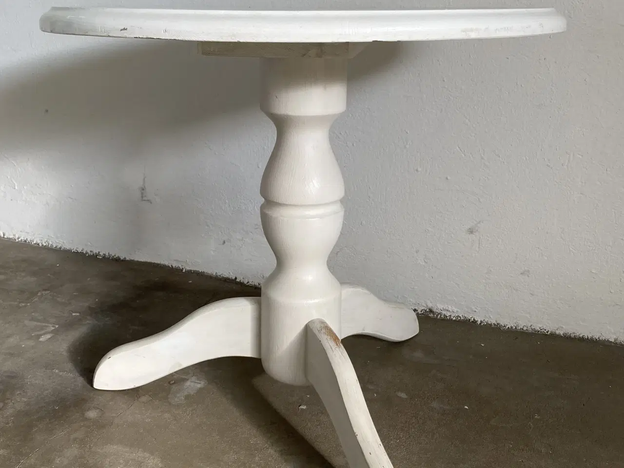 Billede 4 - Rundt Sofabord hvidmalet træ