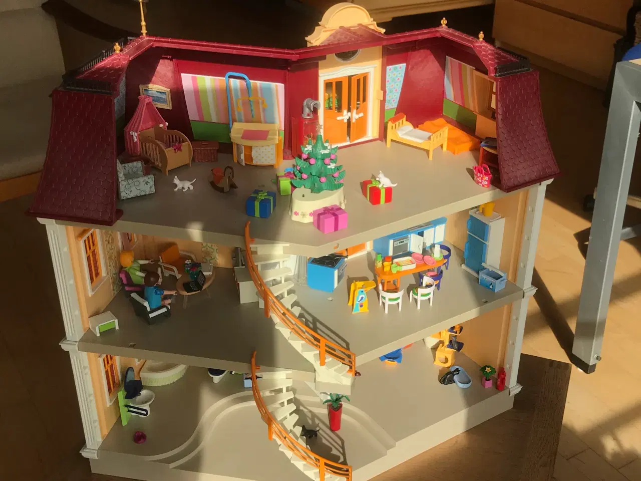 Billede 2 - Stort dukkehus 
