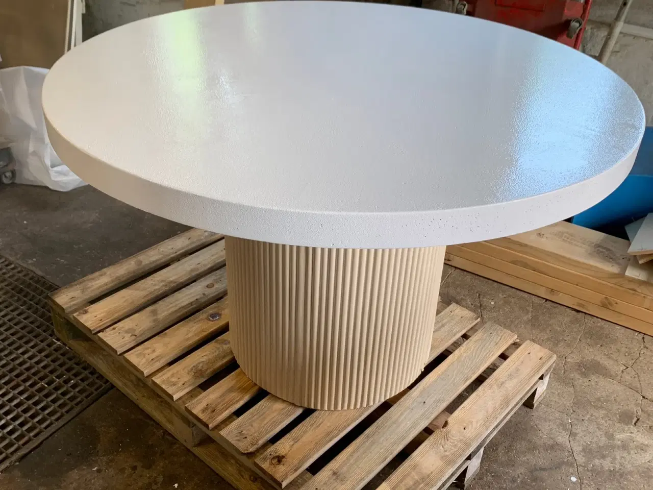 Billede 2 - Havebord i fiberbeton