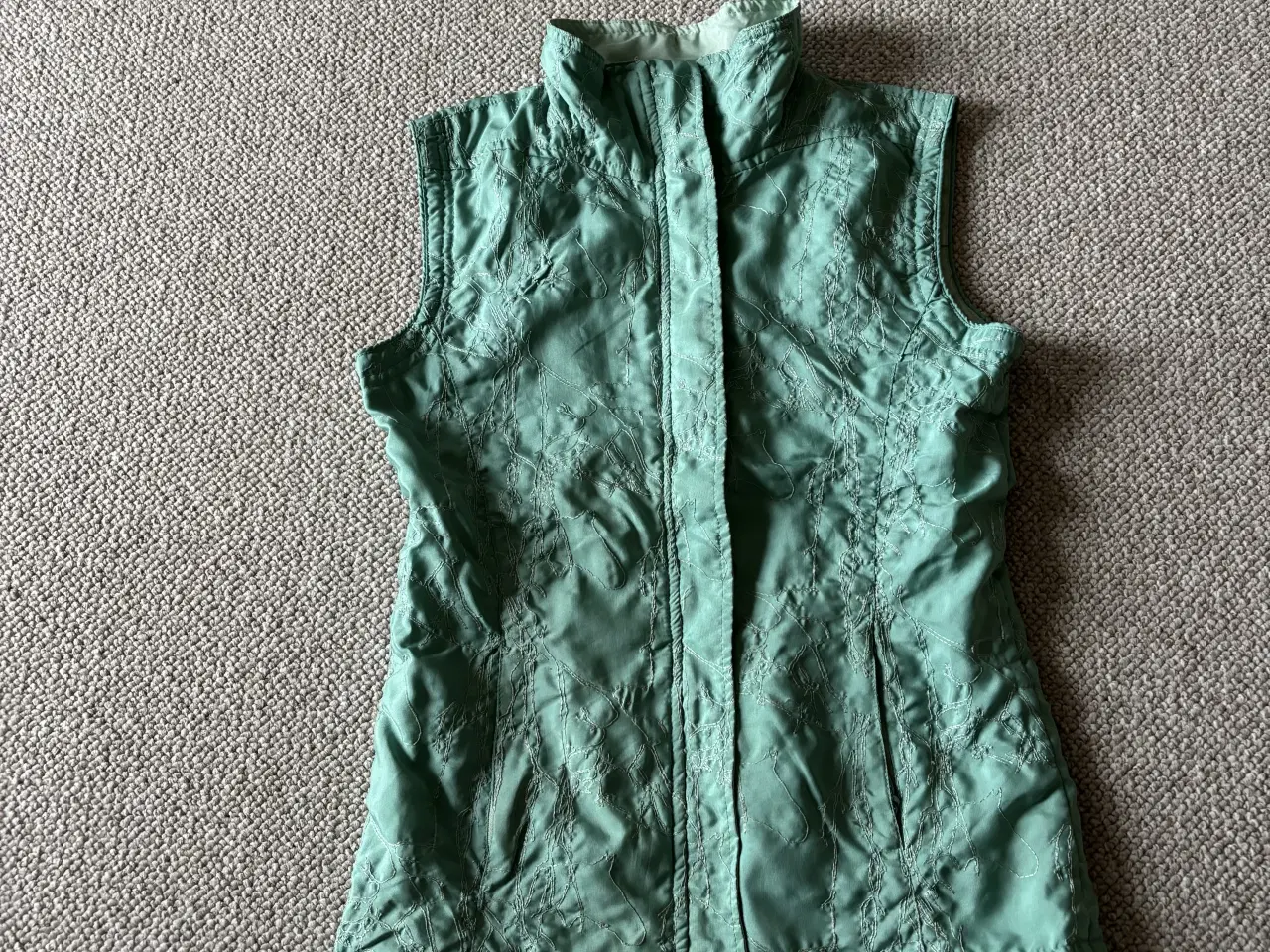 Billede 2 - Bluser og vest 