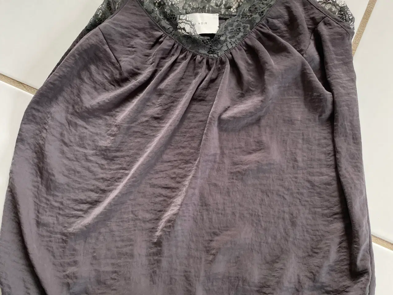 Billede 1 - Smuk top fra Neo Noir