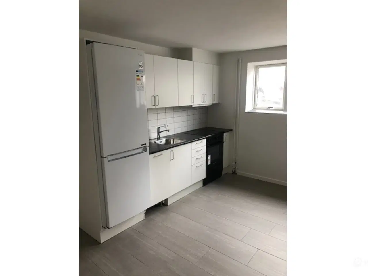 Billede 3 - Høj kælderlejlighed