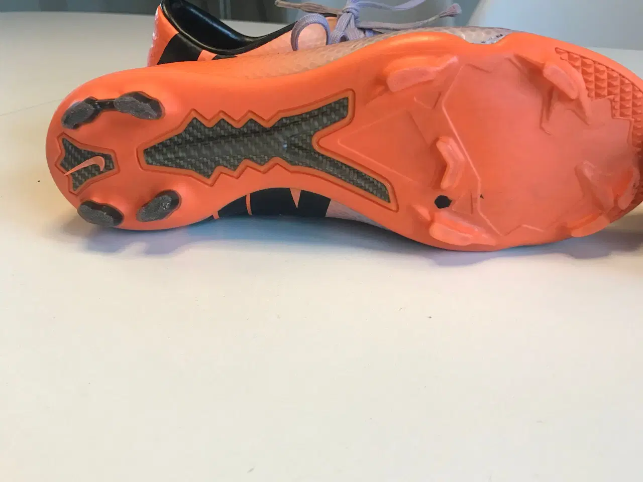 Billede 2 - Orange og lilla Fodboldstøvler Nike str 38,5