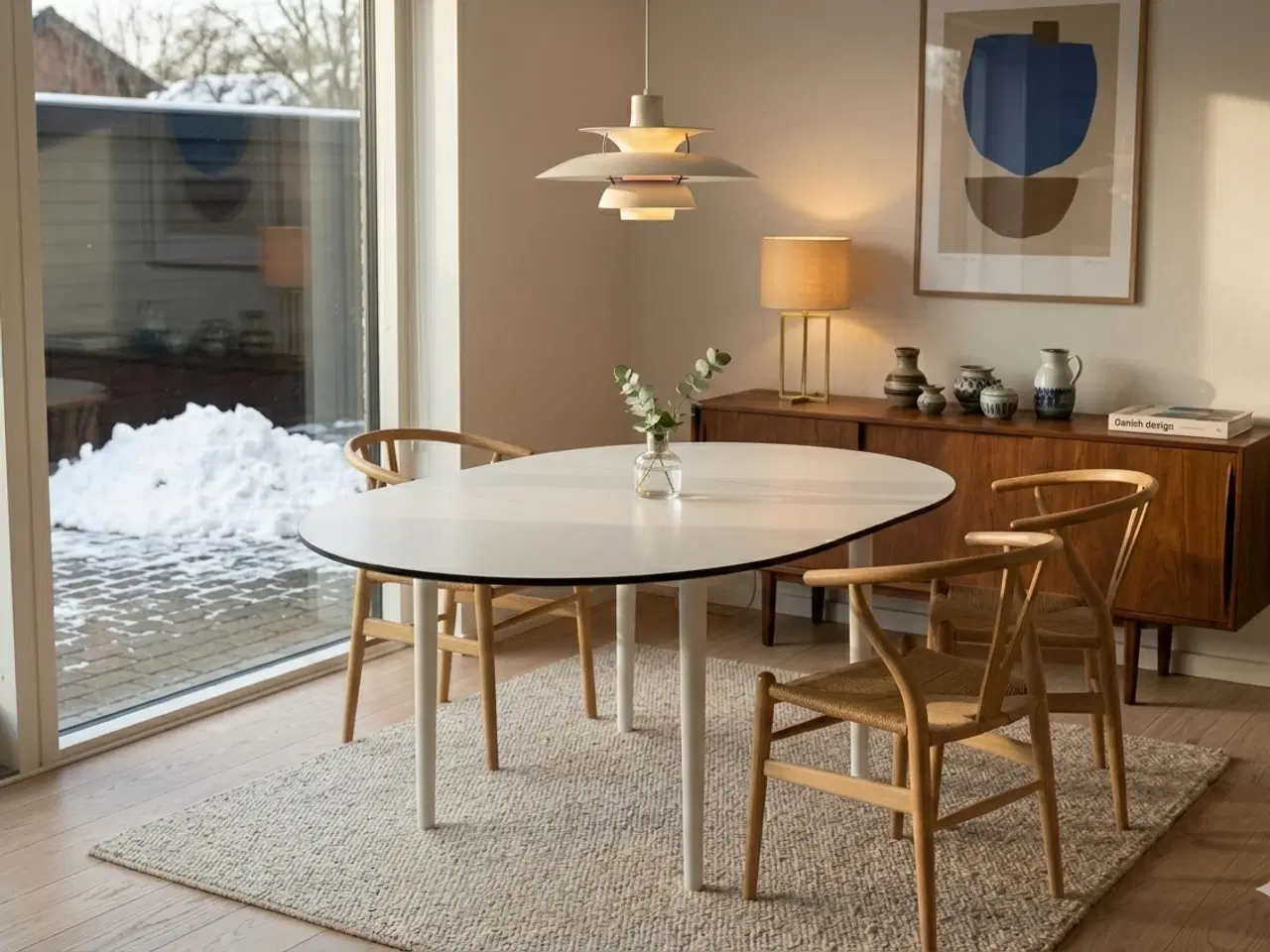 Billede 2 - Hvidtrundt laminat spisebord med tillægsplade