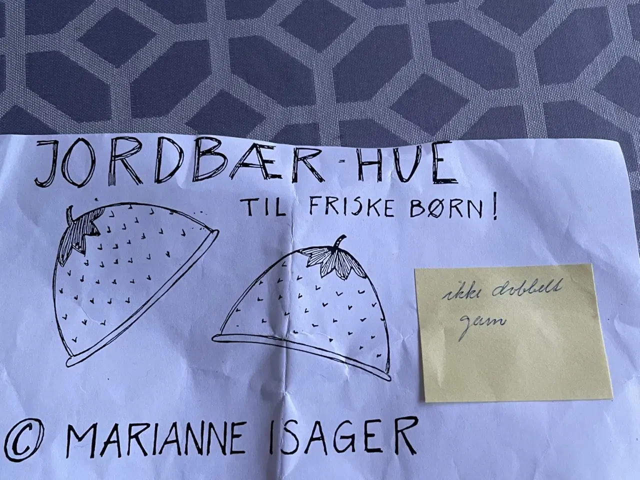 Billede 2 - Garn og opskrift på Jordbærhue