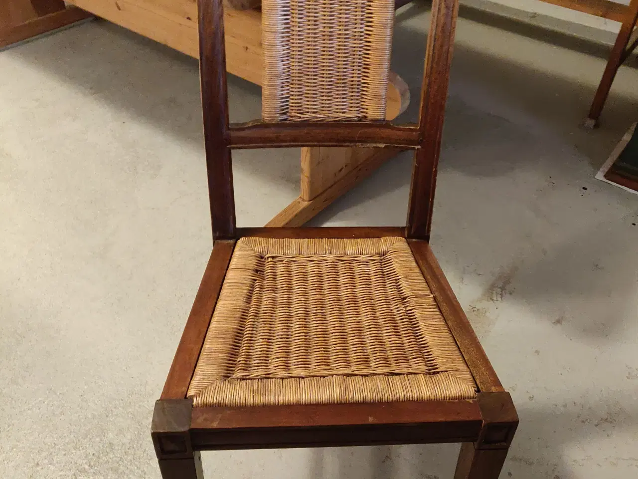Billede 2 - Spisebord med stole